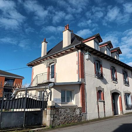Le Miraillet, Gite Saint-Illide Exteriör bild