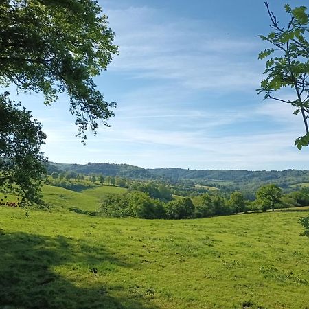 Le Miraillet, Gite Saint-Illide Exteriör bild