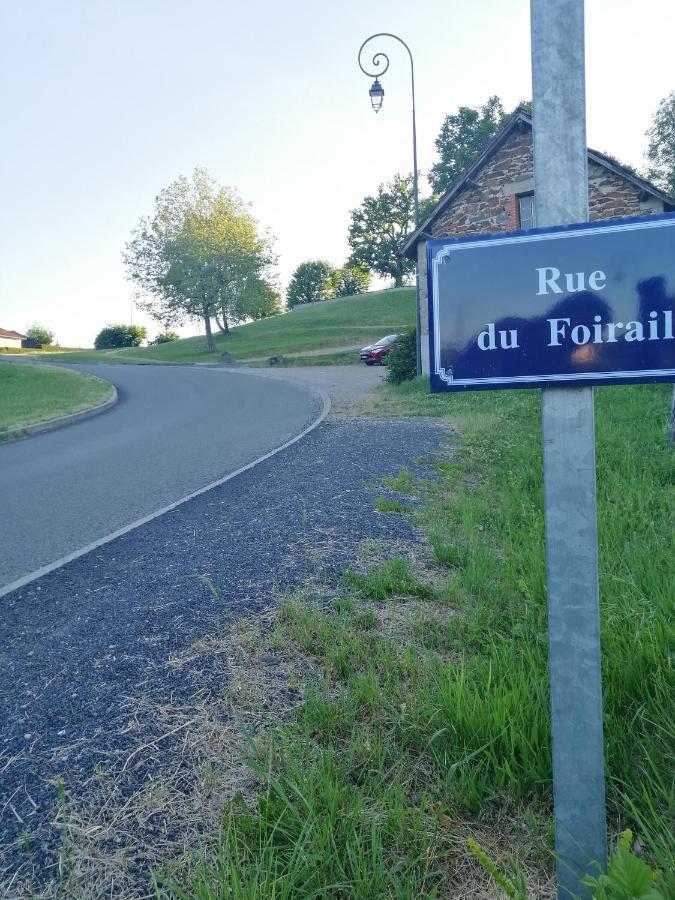 Le Miraillet, Gite Saint-Illide Exteriör bild