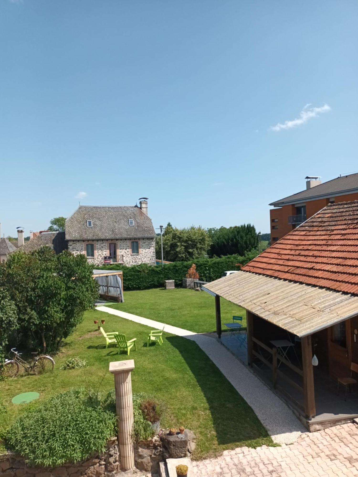 Le Miraillet, Gite Saint-Illide Exteriör bild
