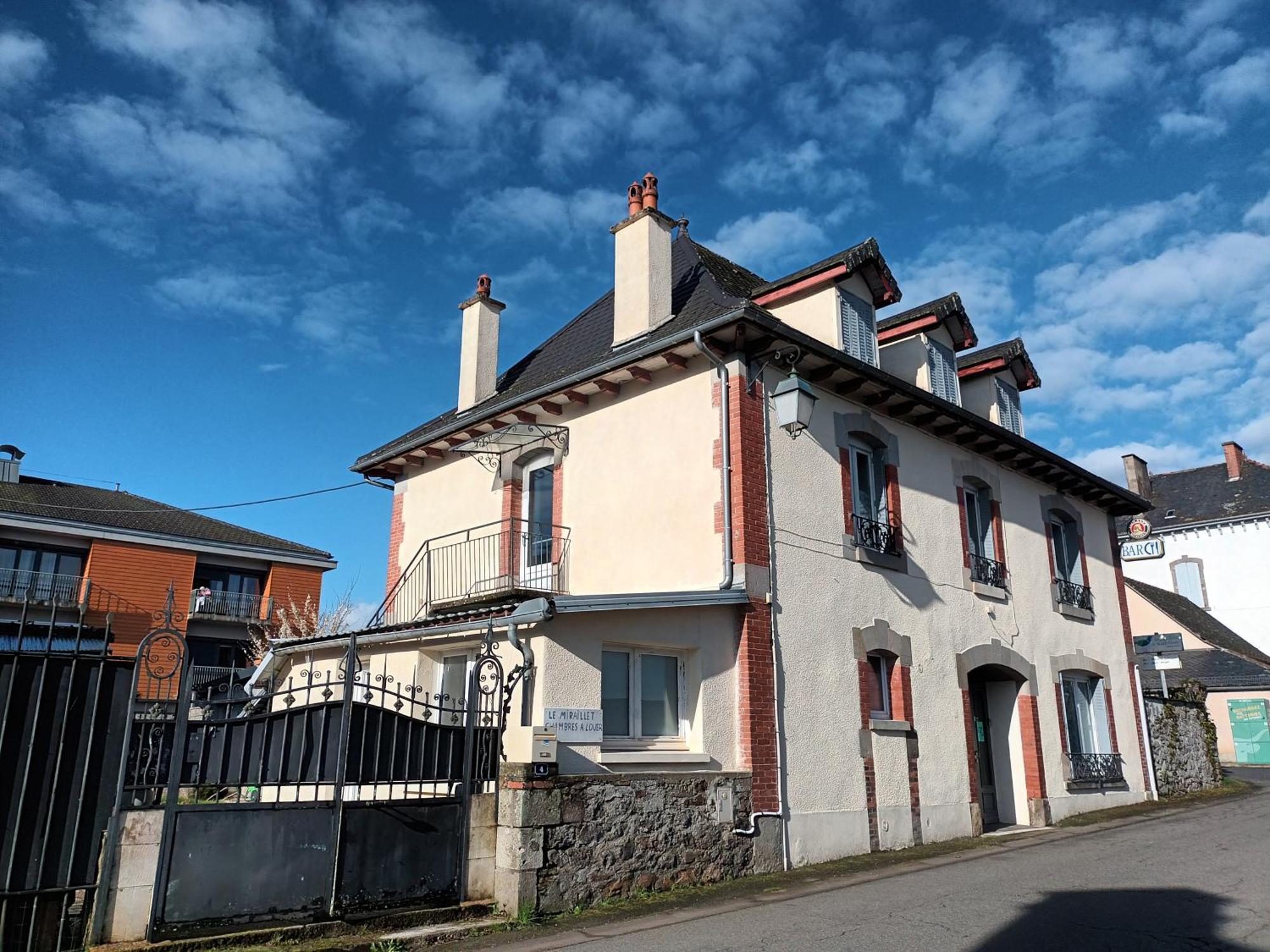 Le Miraillet, Gite Saint-Illide Exteriör bild